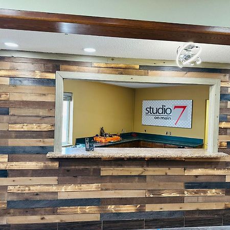 Studio 7 On Main West Fargo Екстериор снимка