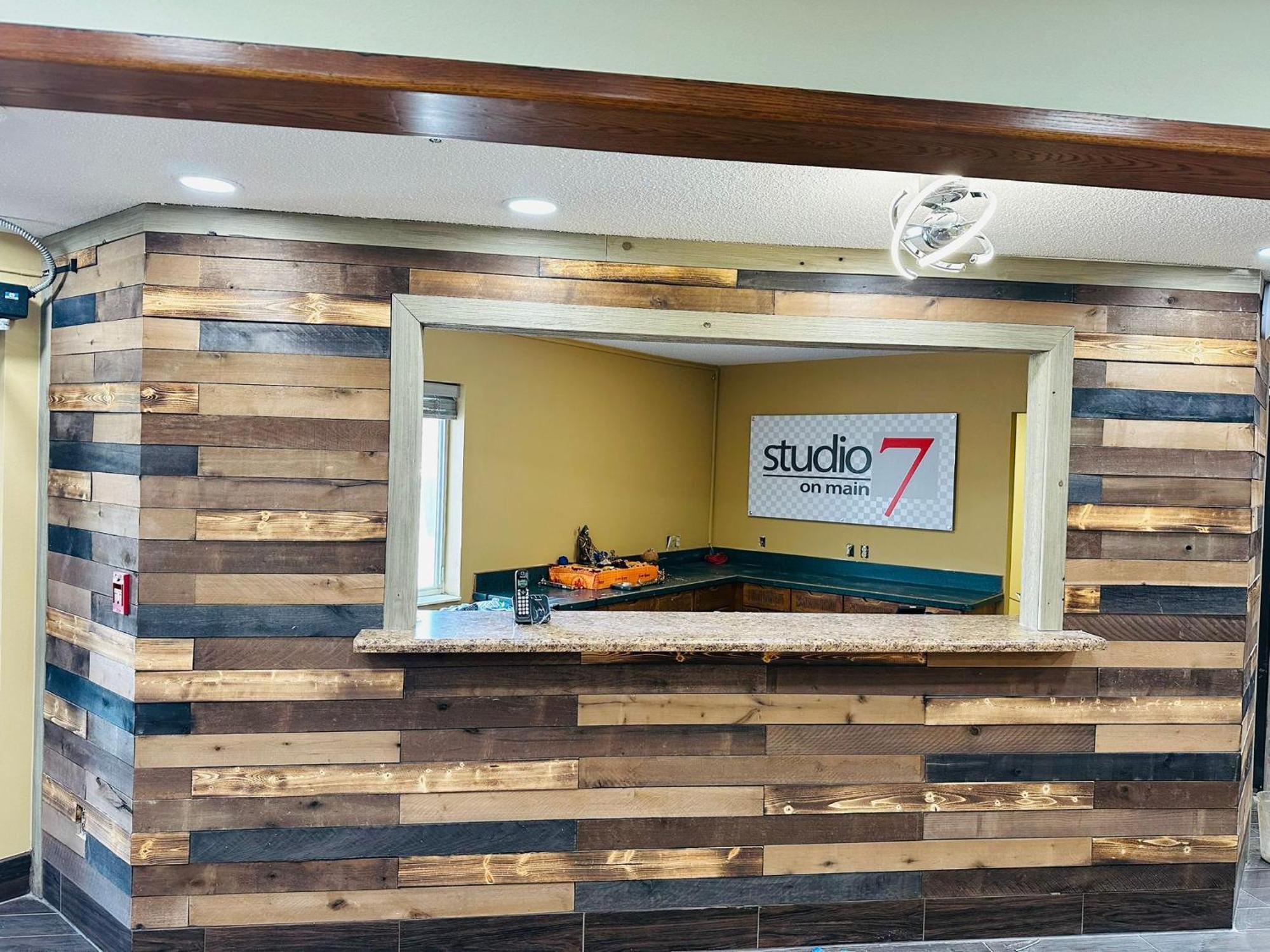 Studio 7 On Main West Fargo Екстериор снимка