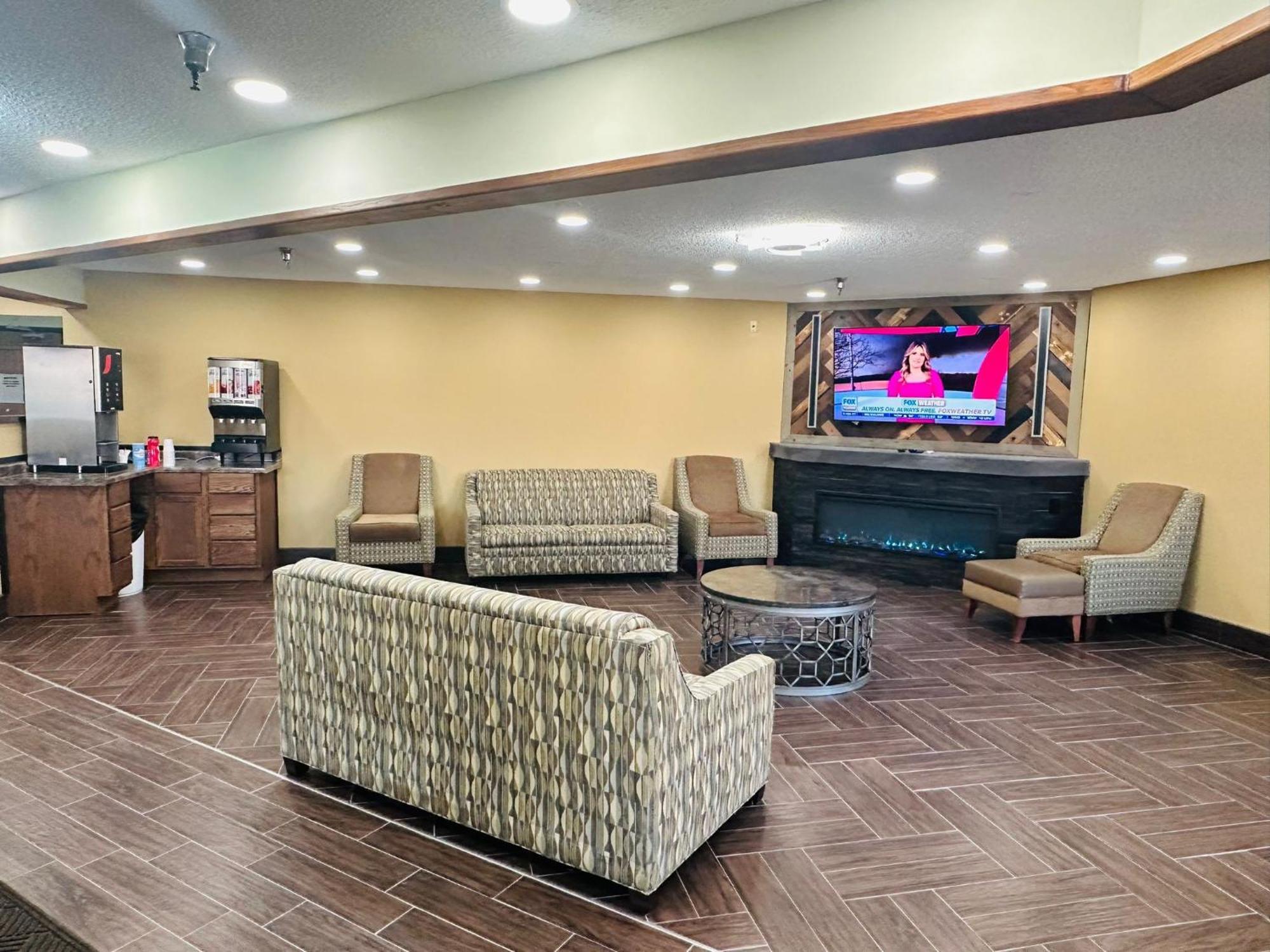 Studio 7 On Main West Fargo Екстериор снимка